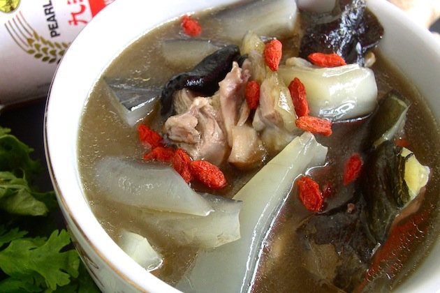 Makansutra | Wobbly Soft-Shell Turtle Herbal Soup